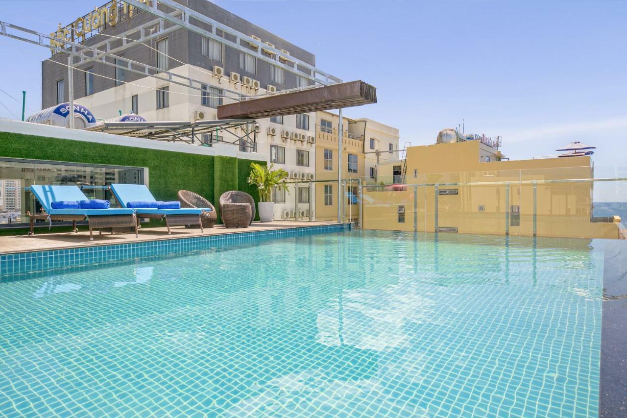 Celina Hotel & Apartment Дананг Экстерьер фото